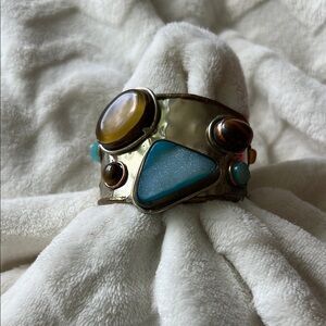 Elegant Gold and Blue Stone Bracelet